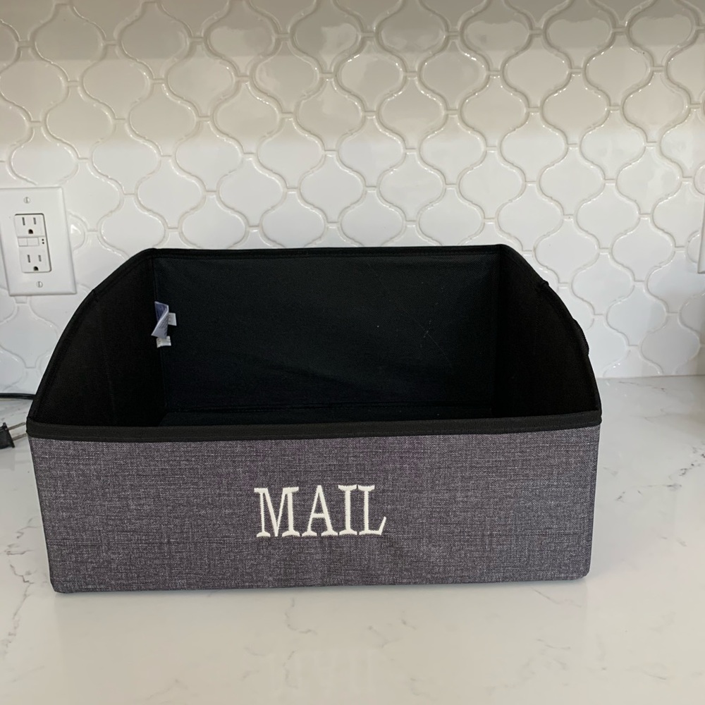 Thirty-one mail holder